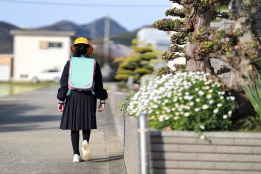 子供の登下校を見守りトラブル防止しよう！危険な時間帯や場所とは？